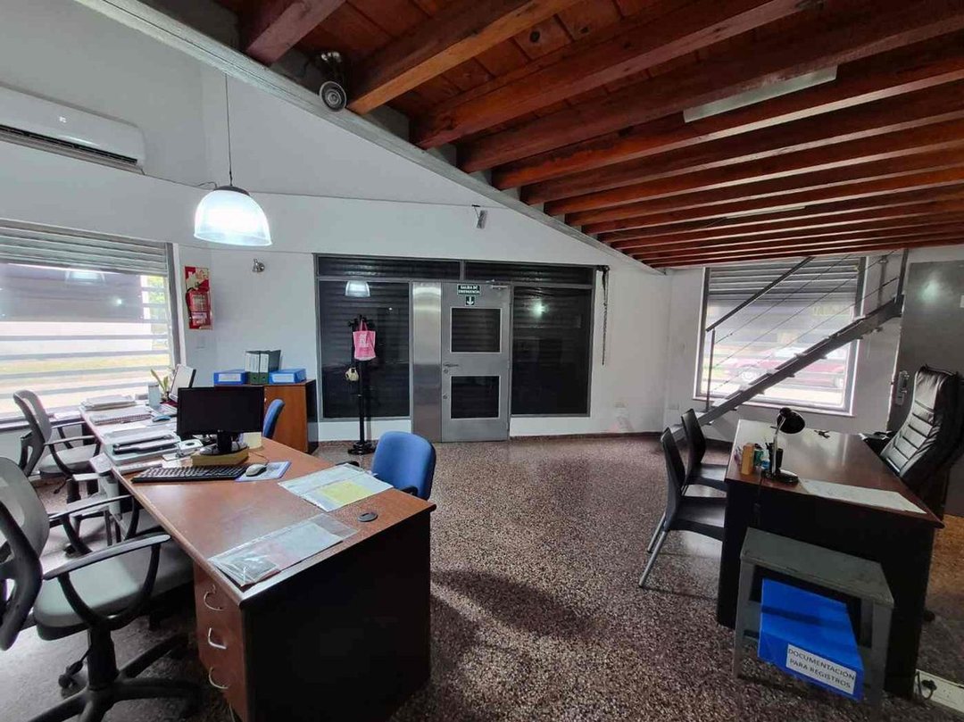 OFICINA-CONSULTORIO-DEPÓSITO EN VENTA