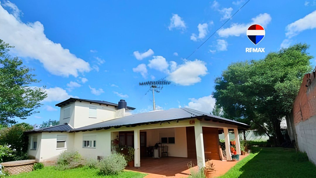 CASA CON PILETA VENTA ZONA AEROPUERTO