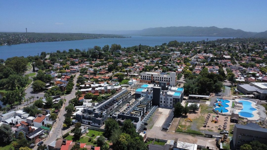 VENTA TRIPLEX VILLA CARLOS PAZ AMOBLADO  MIRALEJOS