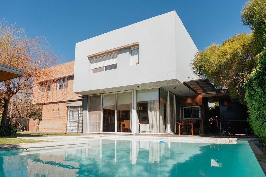 CASA DE DISEÑO 3 DORMITORIOS CON PILETA ALDEA