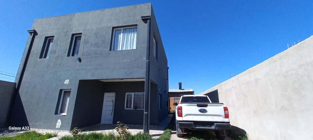 Venta casa 4 dormitorios y Quincho en La Casona 2