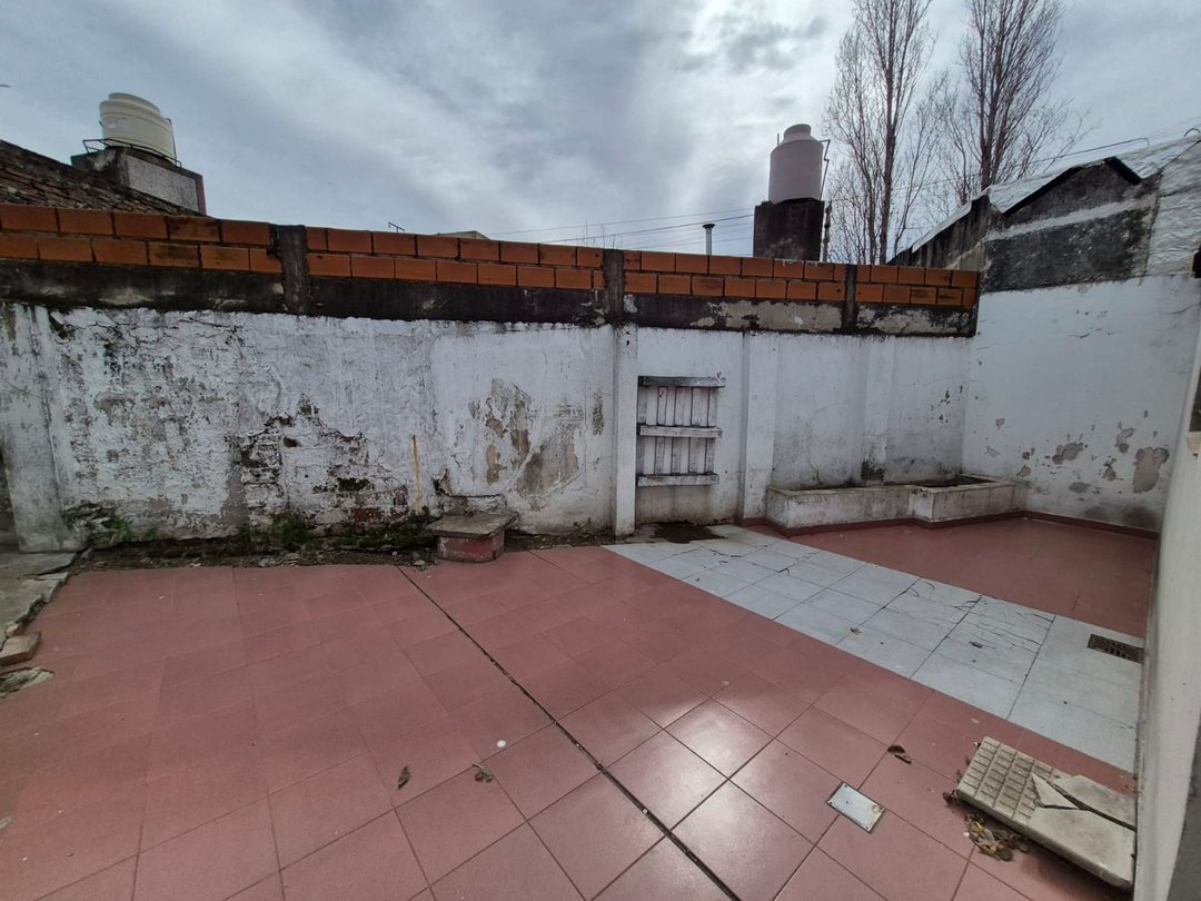 VENTA CASA 3 AMBIENTES CASTELAR PATIO