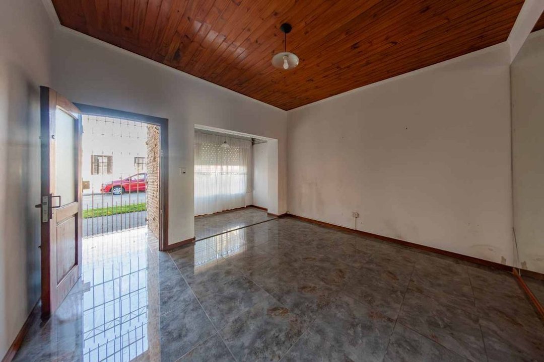 Casa de 4 amb lote propio - Lanus Oeste - cochera