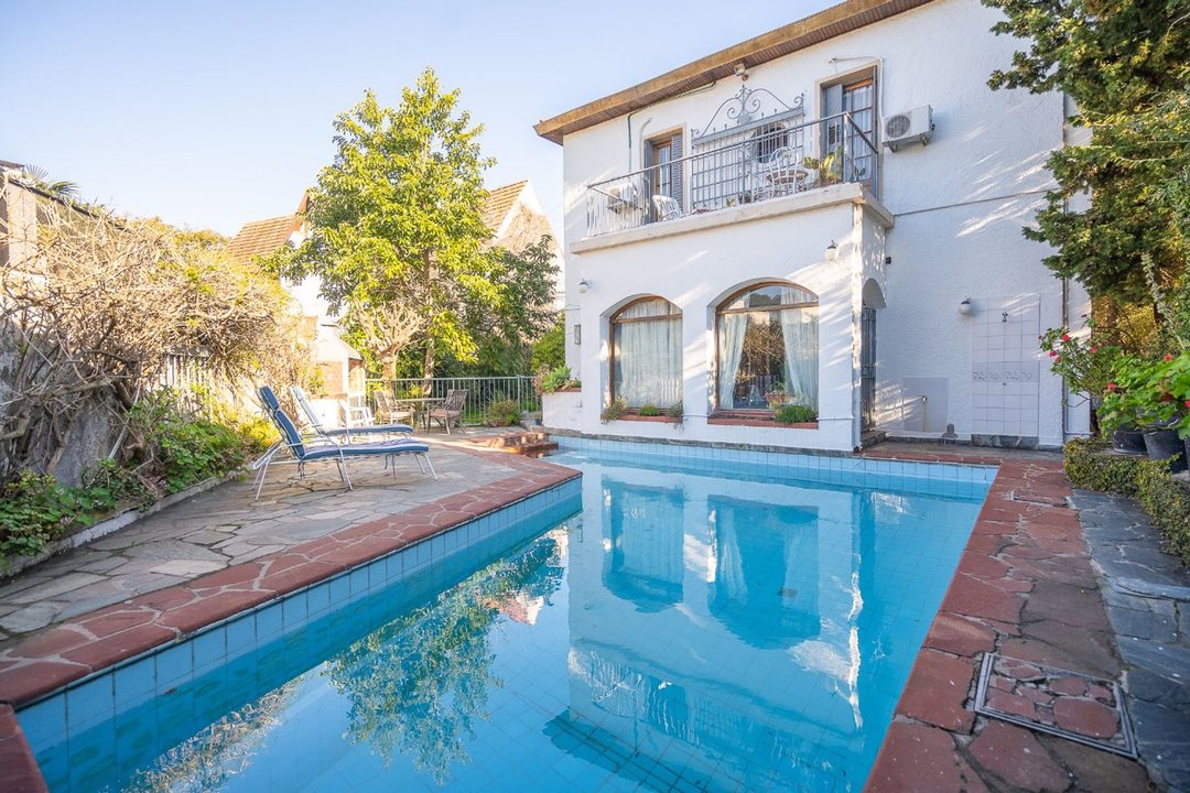 CASA EN LA LUCILA | 655 M² + PARQUE + PILETA