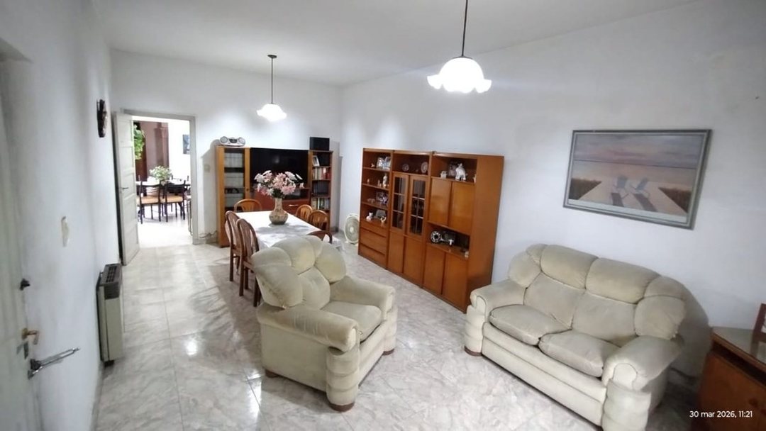VENTA, CASA 3 AMB. FONDO Y QUINCHO Y TERRAZA.