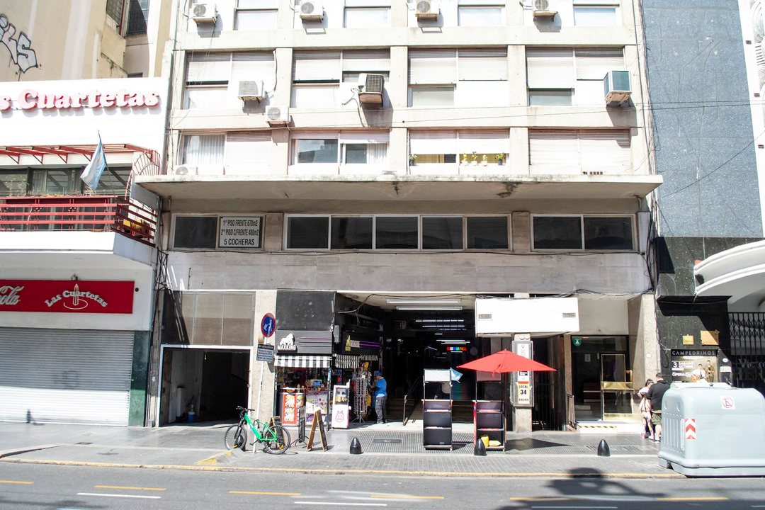 VENTA OFICINA EN MICROCENTRO  AV. CORRIENTES 800