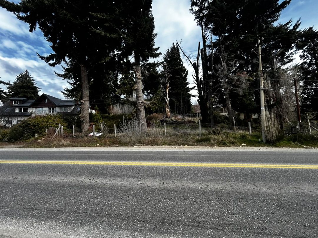 Lote en alquiler sobre avenida Bustillo