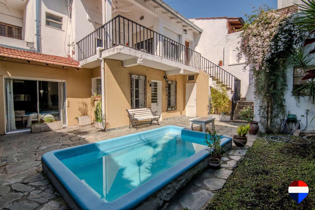 VENTA OLIVOS 2 CASAS C/ PILETA, GARAJE + LOCAL