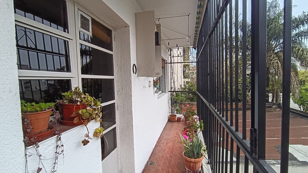 VENTA 2 AMBIENTES CON BALCON CORRIDO APTO CREDITO!