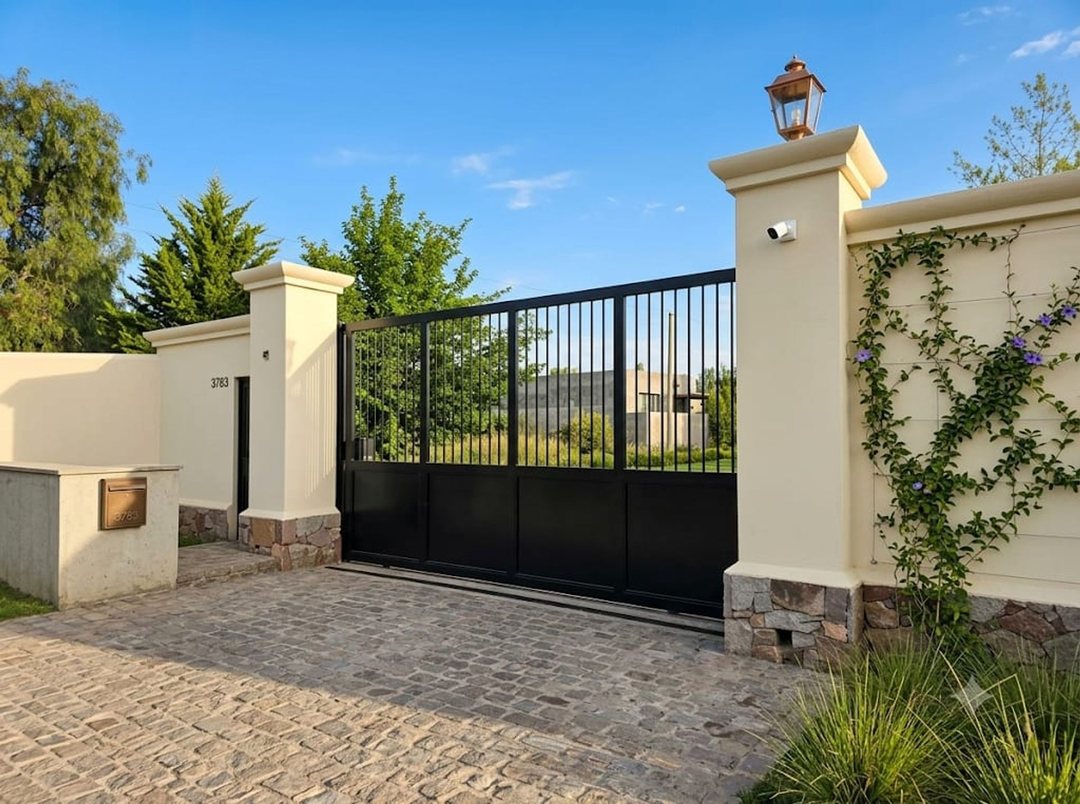 LOTE EN BARRIO CERRADO SOBRE CALLE ALZAGA