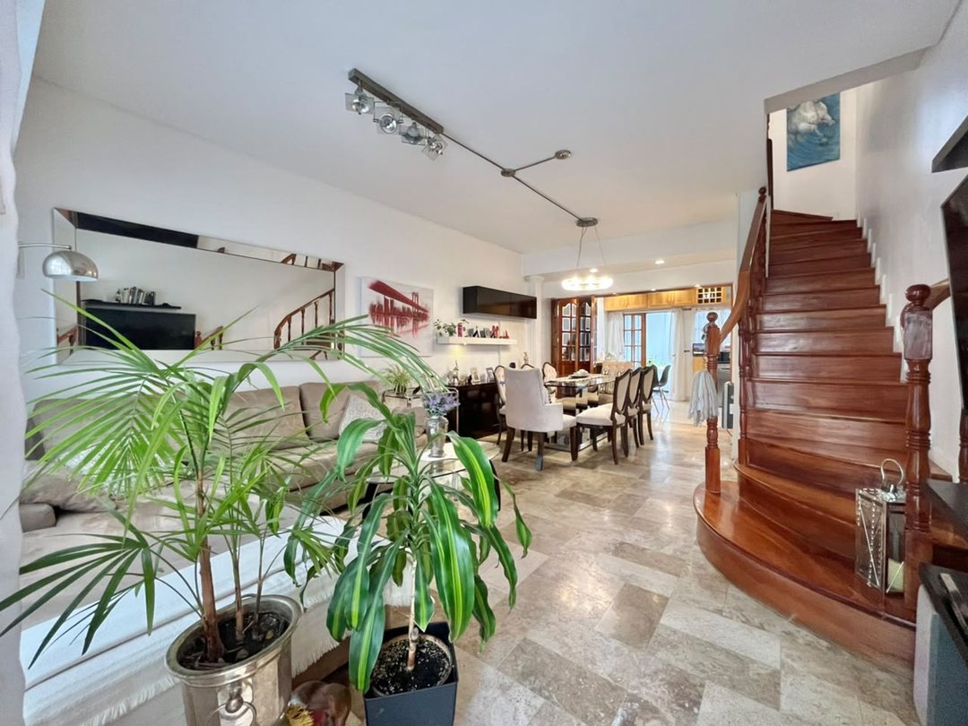 VENTA DUPLEX 4 AMB, COCHERA, PATIO VILLA URQUIZA