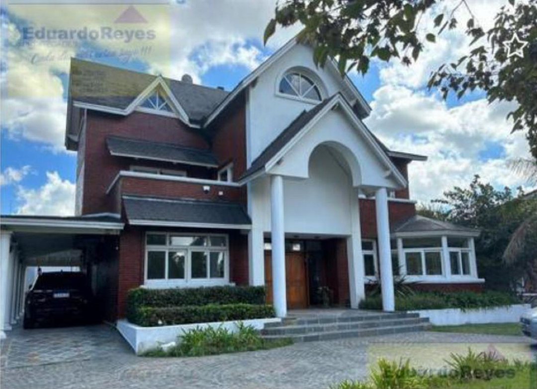 CASA 9 AMBIENTES EN VENTA EN EL LAUQUEN