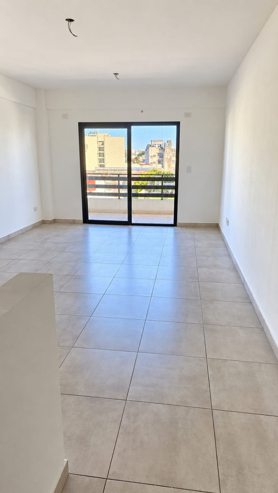 ALQUILER  MONOAMBIENTE CON AMPLIO BALCÓN FLORESTA