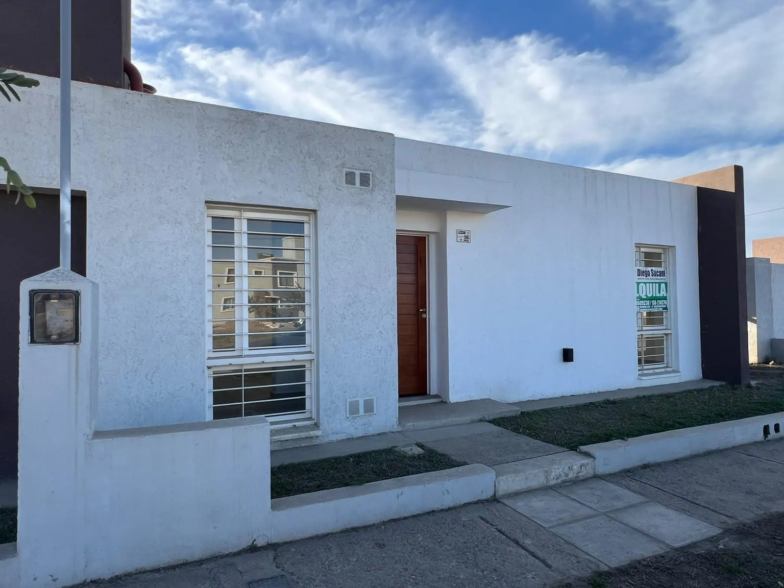 ALQUILO CASA  A ESTRENAR 2 DORMITORIOS CGRAN PATIO - BARRIO UNIVERSITARIO DE HOR...