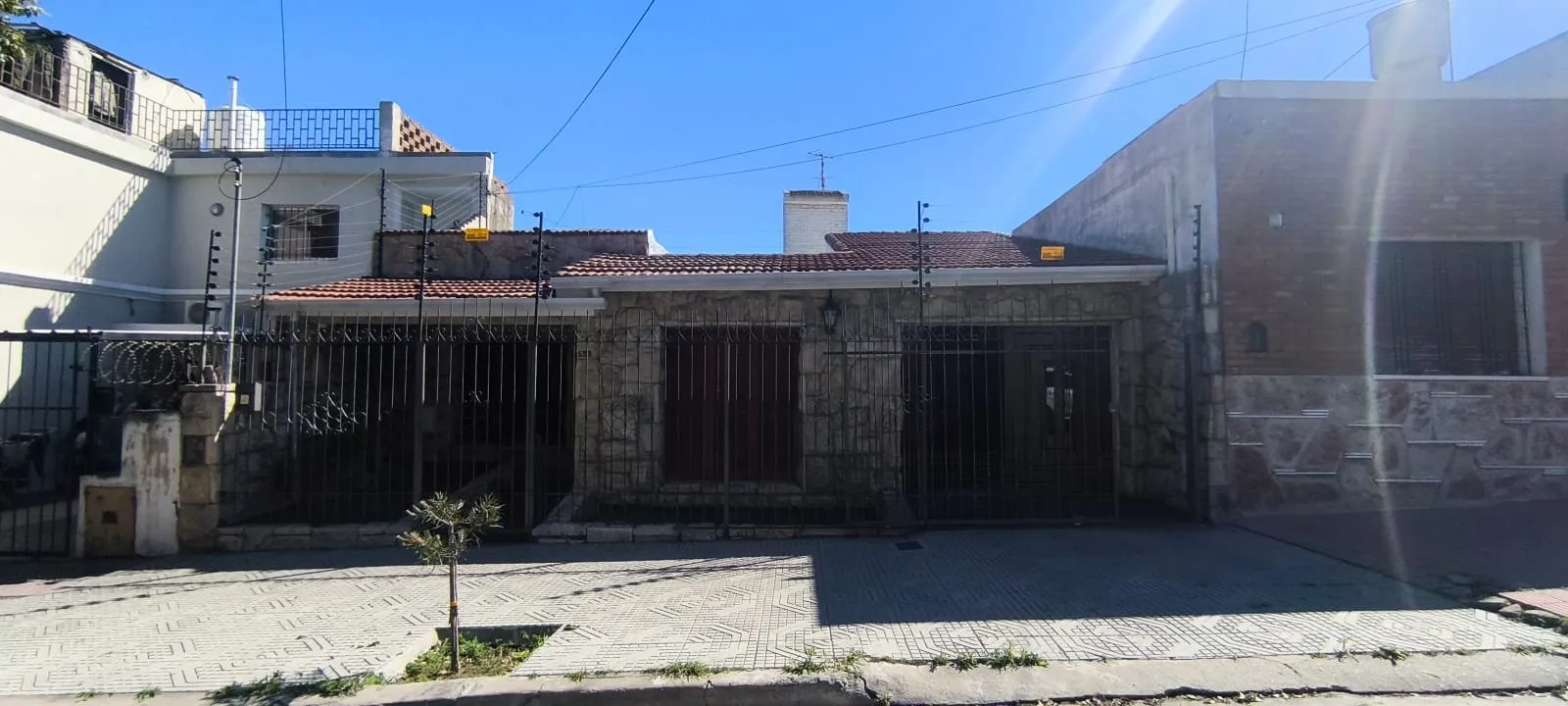 Casa renovada en venta en Altos de General Paz | 3 dormitorios, cochera doble y...