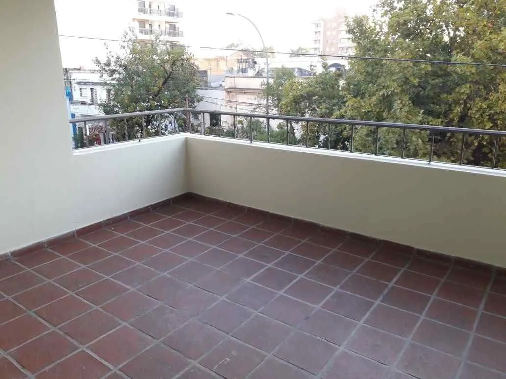 B* Gral. Paz. 1 DORM. con BALCON TERRAZA. Calefacción Central. Excelente.