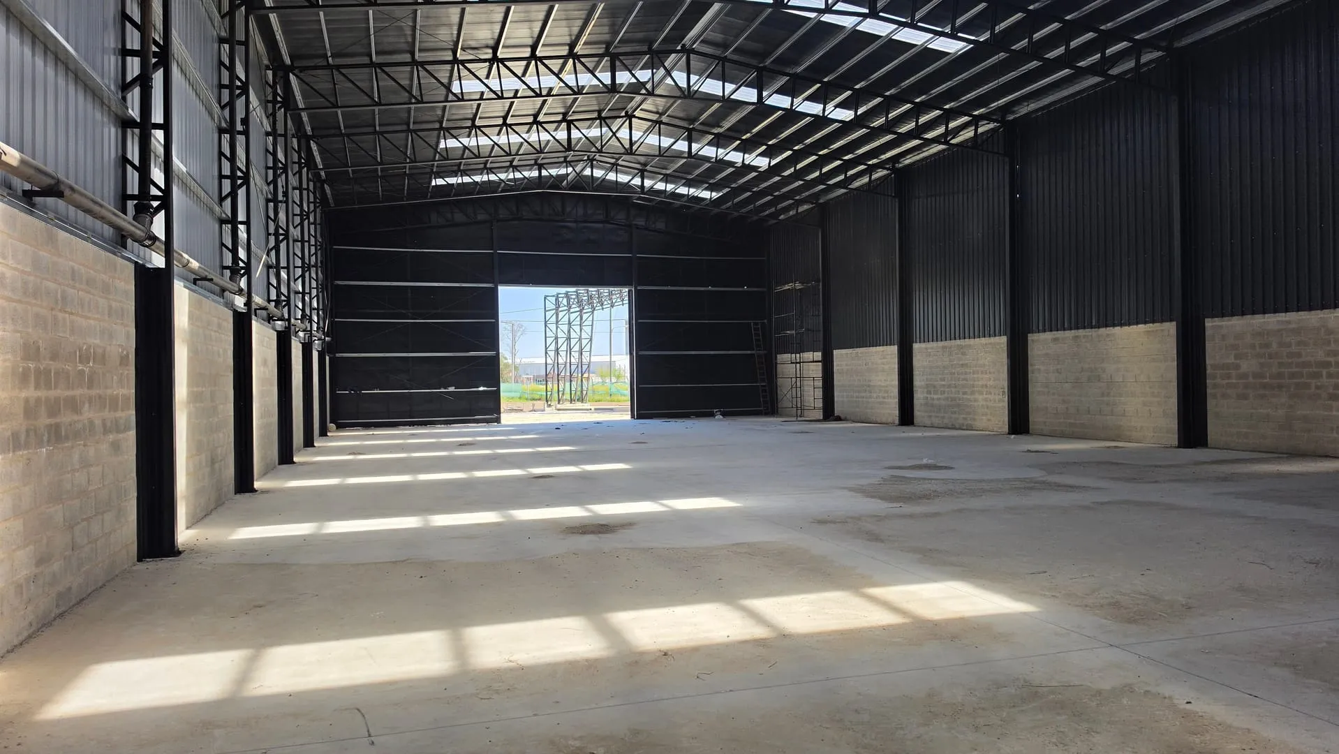 NAVE A ESTRENAR DE 840 M2 AV SABATTINI 6900