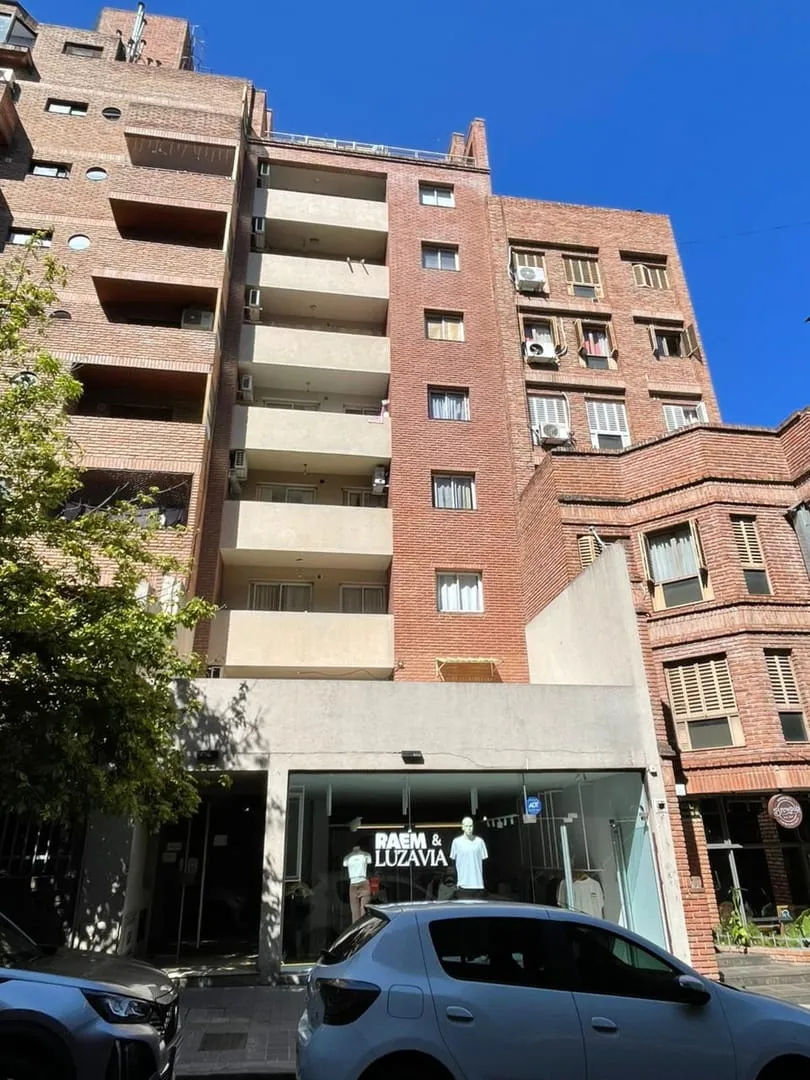 Departamento con renta amplio de dos dormitorios a pocas cuadras de plaza España...