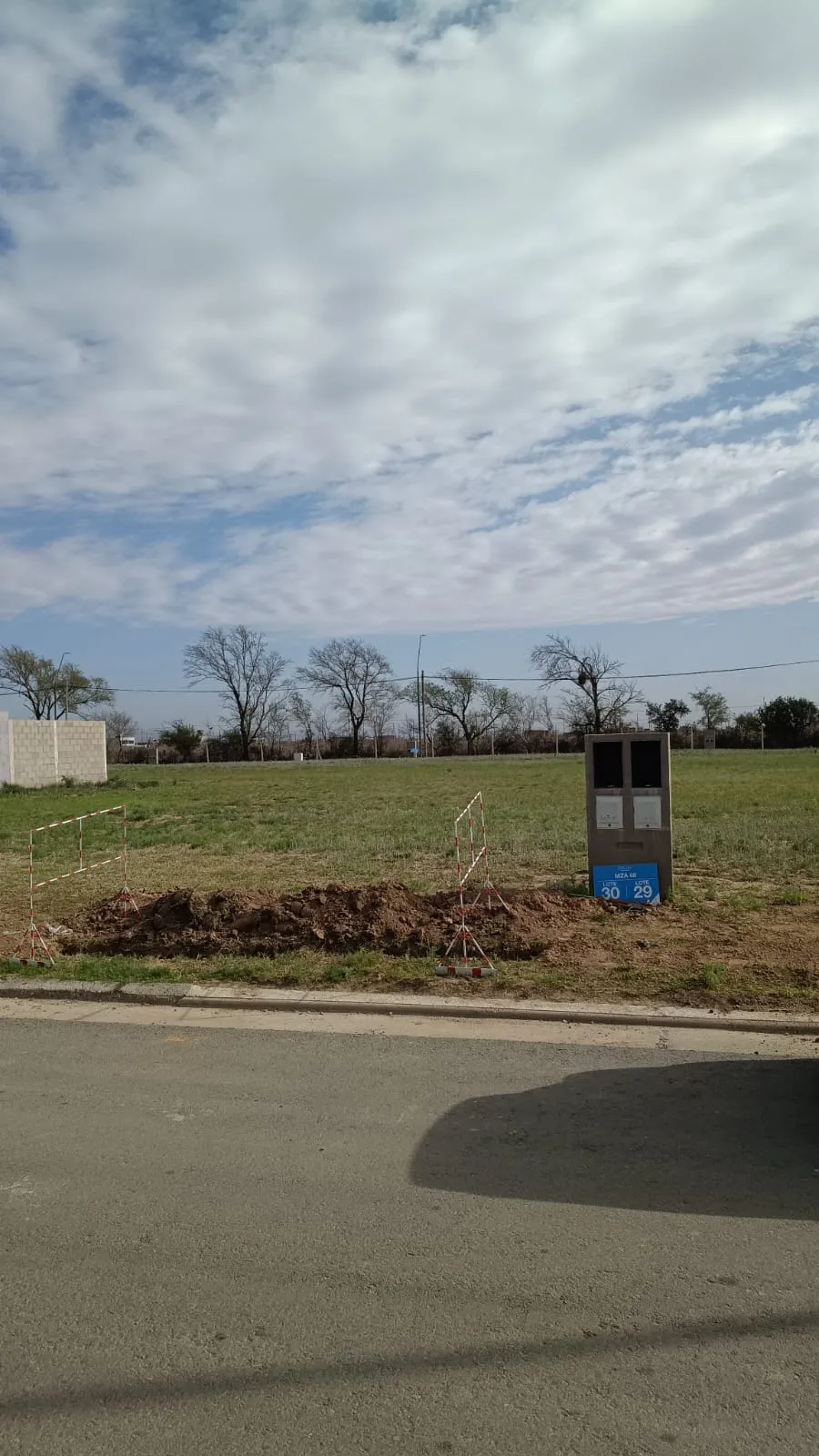 HERMOSO LOTE EN CUESTAS DE MANANTIALES - SOLO CASAS NO DUPLEX IDEAL PARA VIVIR