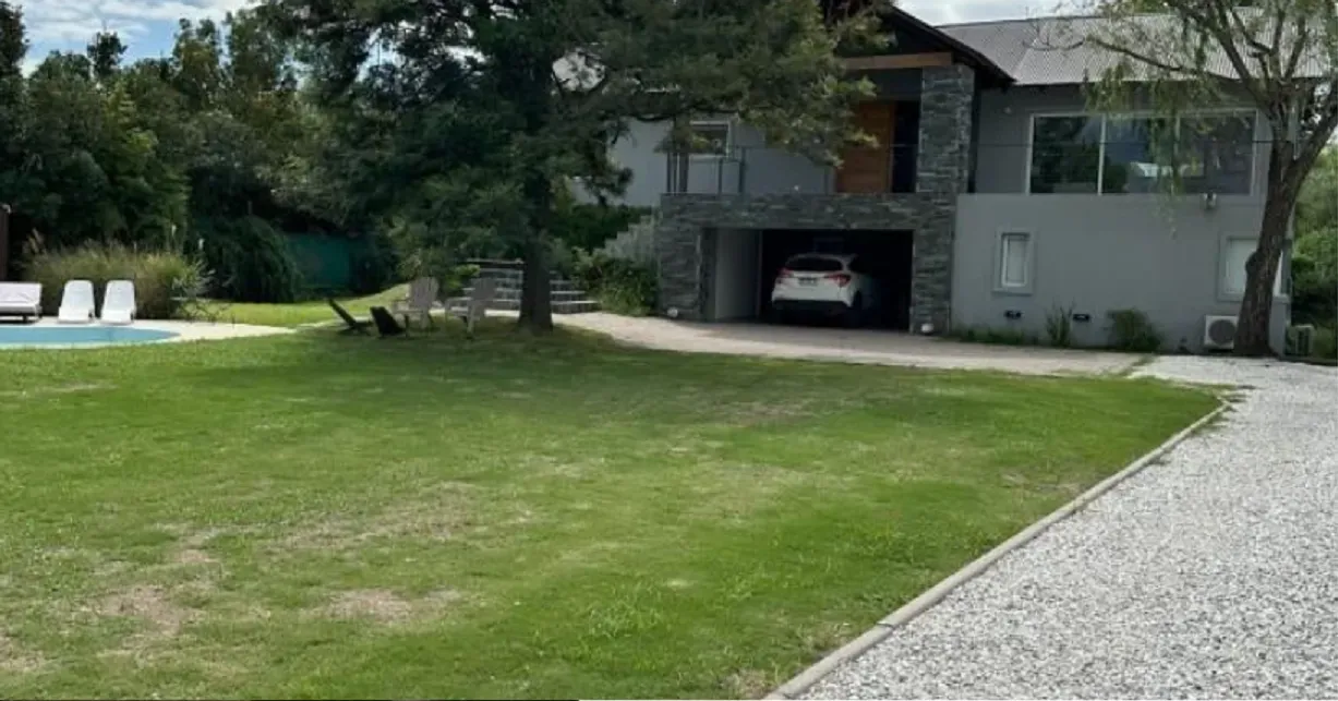 CASA CATEGORIA CHACRAS DE LA VILLA 4dor 4baños