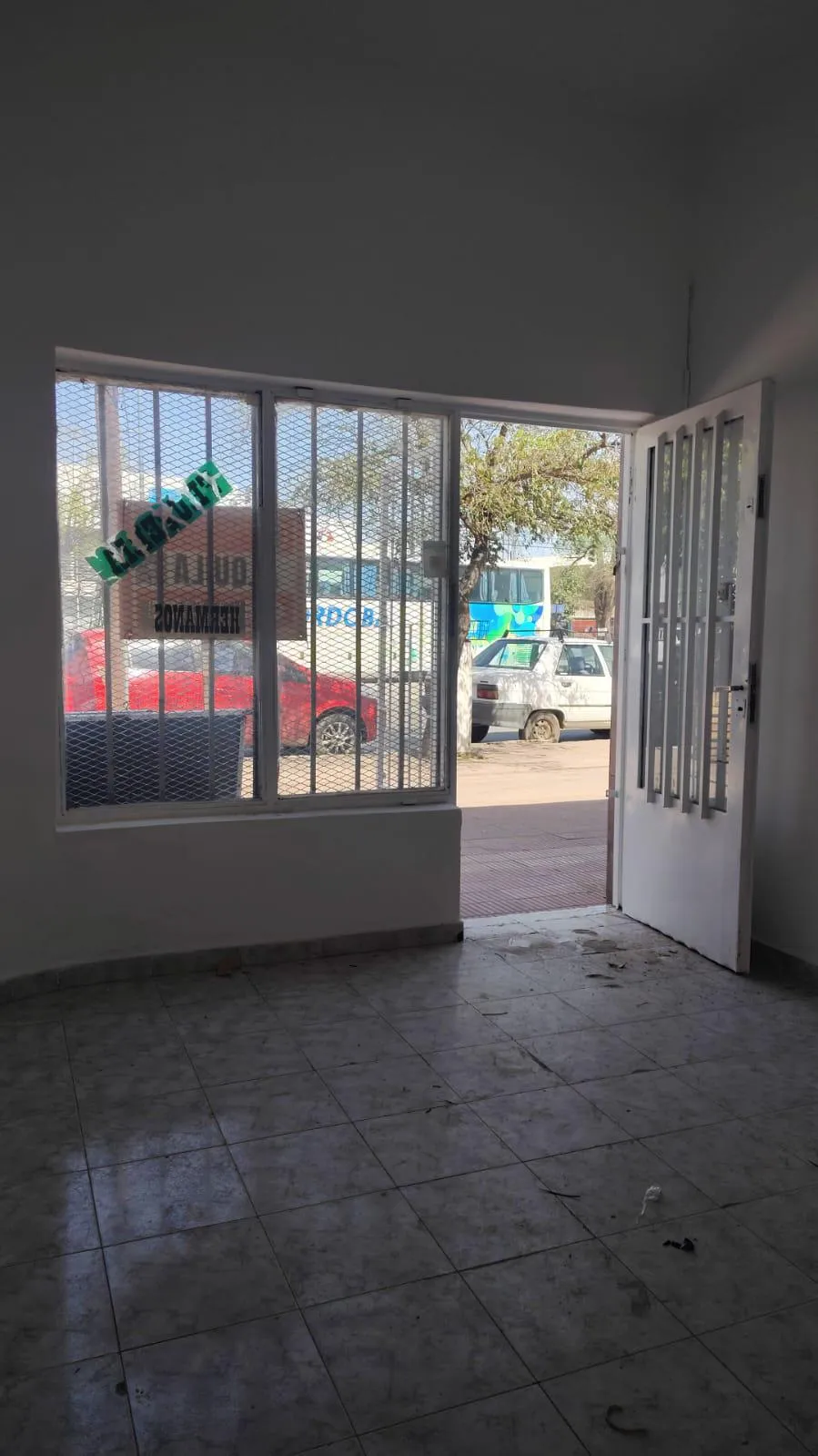 ALQUILO LOCAL COMERCIAL BARRIO EMPALME