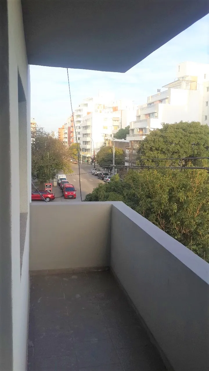 Alta Córdoba a mts PLAZA  1 dorm. Balcón 2do piso FRENTE Isabel la Católica 852