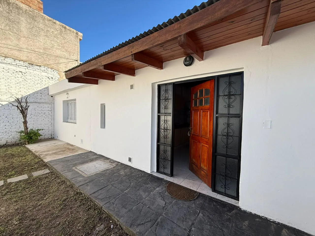 DEPARTAMENTO 1 DORMITORIO CON JARDÍN, COCHERA Y ASADOR – CRISOL