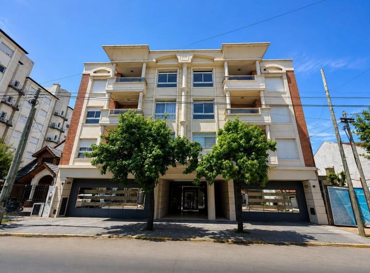 Departamento · 140m² · 4 Ambientes · 2 Cocheras