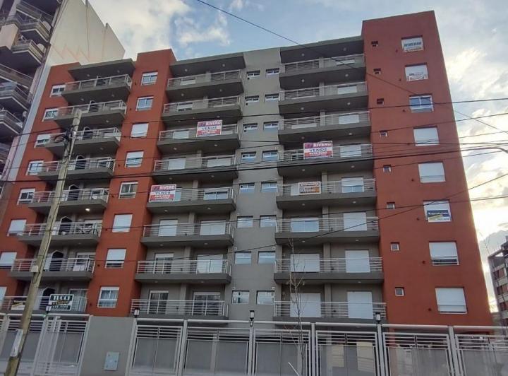 Departamento · 45m² · 2 Ambientes · 10 Cocheras