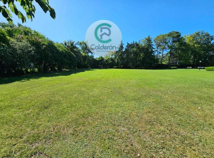 Terreno · 2200m²
