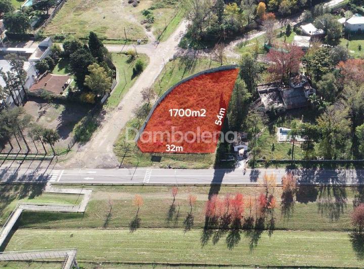 Terreno · 1700m²