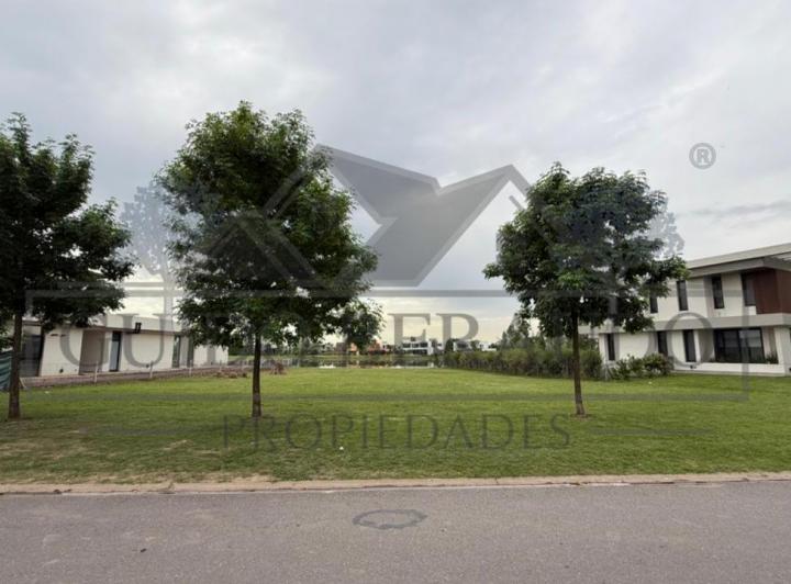 Terreno · 1050m²