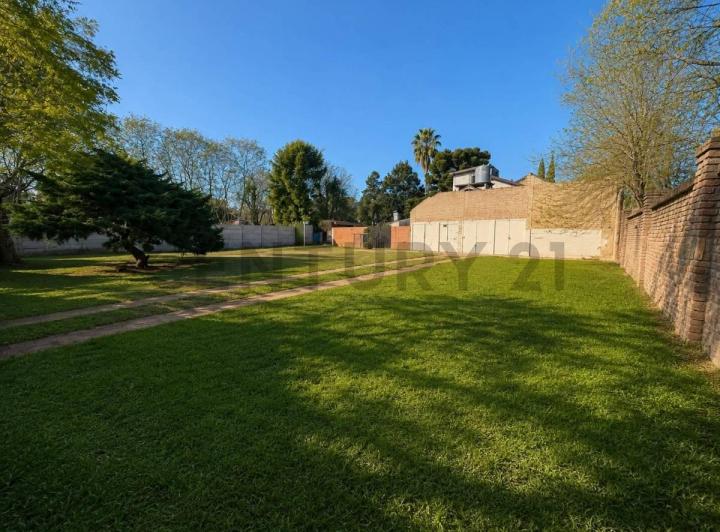 Terreno · 604m²