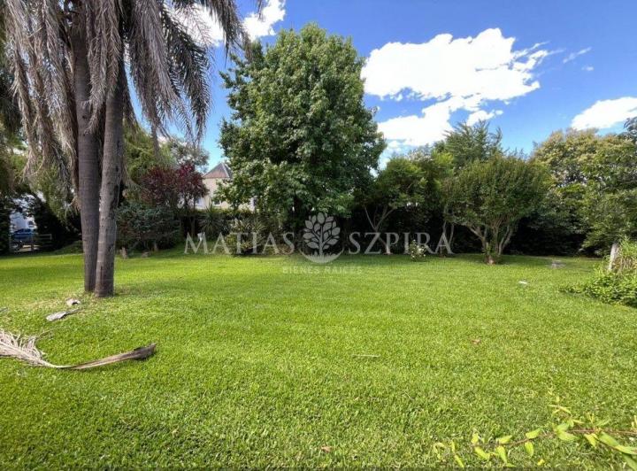 Terreno · 586m²