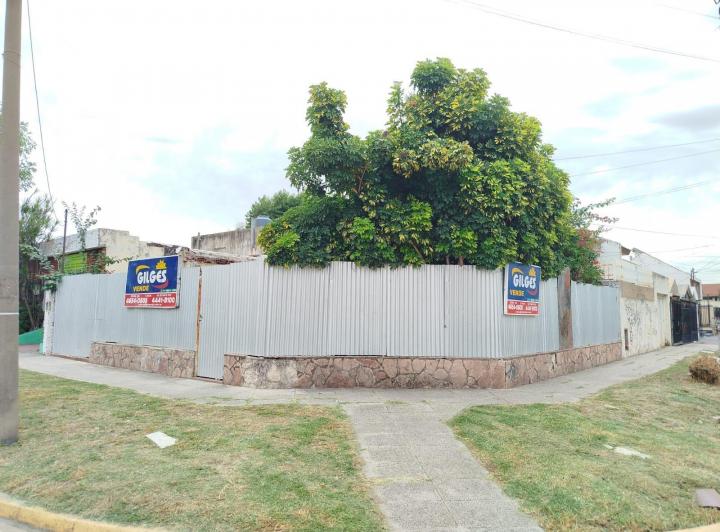 Terreno · 242m²