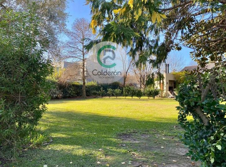 Terreno · 610m²