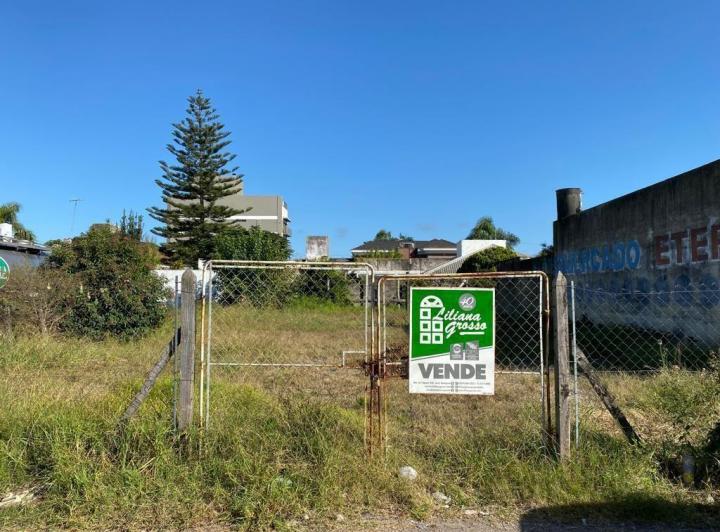 Terreno · 438m²