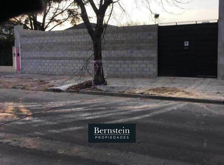 Terreno · 913m²