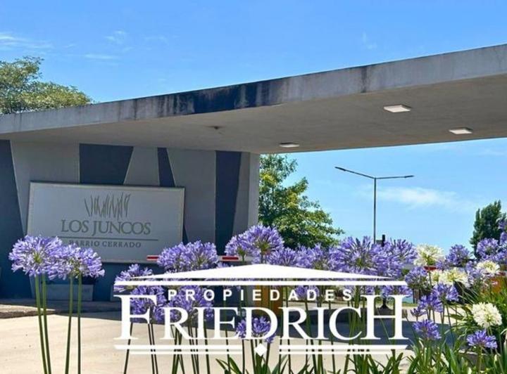 Terreno · 961m²