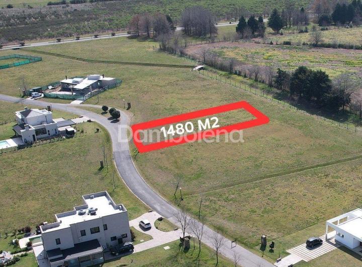 Terreno · 1482m²