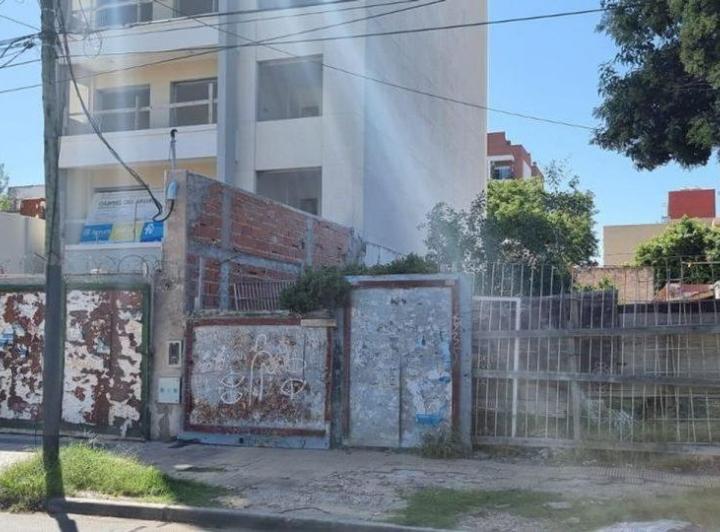 Terreno · 217m²