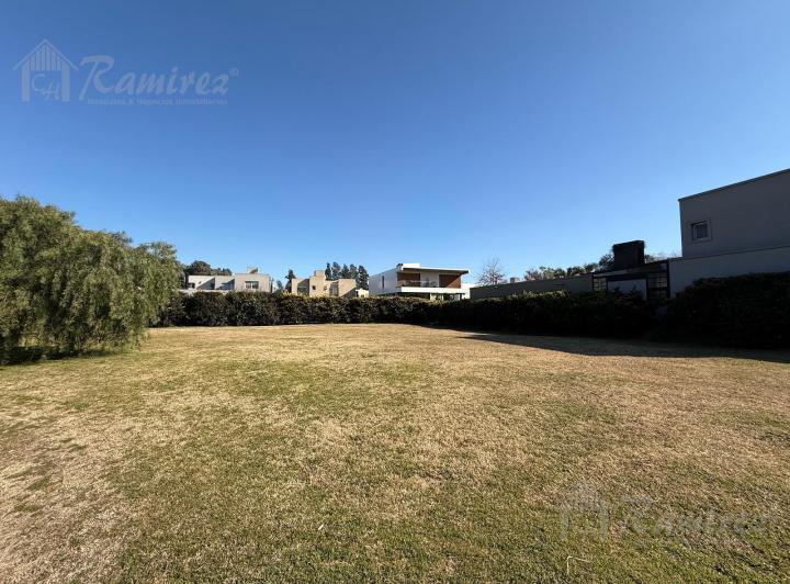 Terreno · 811m²