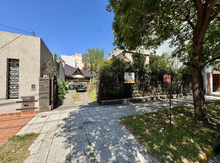 Terreno · 230m² · 5 Ambientes