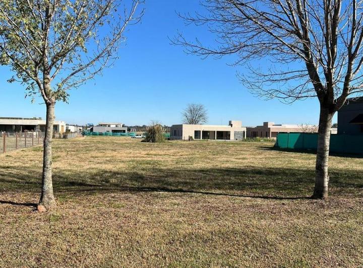 Terreno · 1025m²