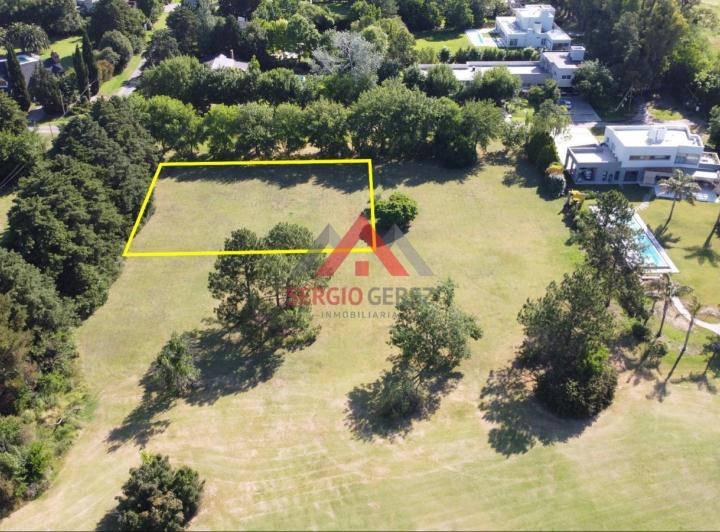 Terreno · 1704m²