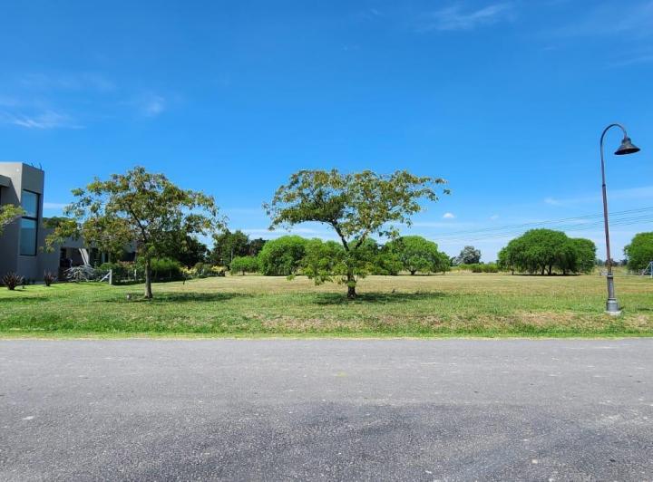 Terreno · 1211m²