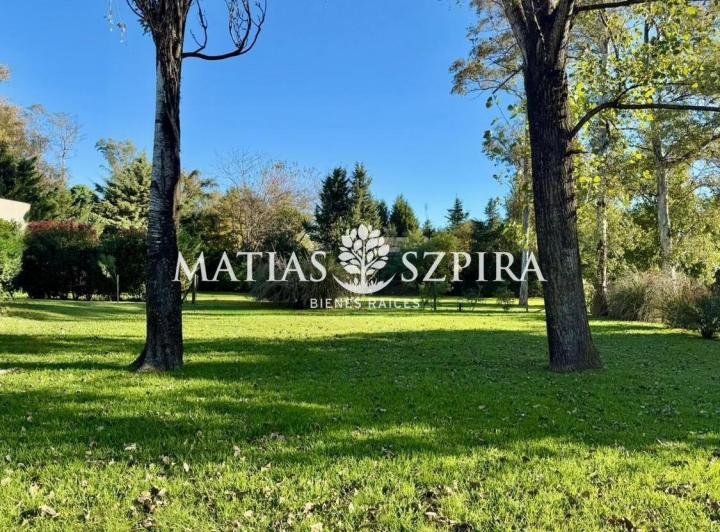 Terreno · 725m²