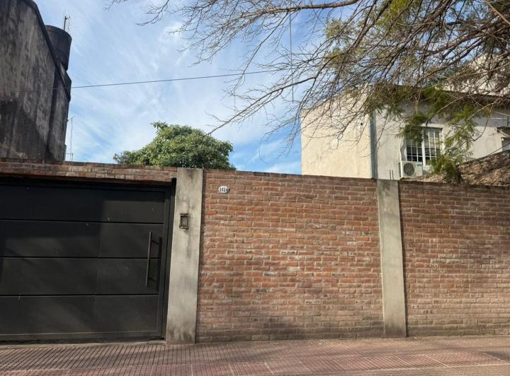 Terreno · 215m²