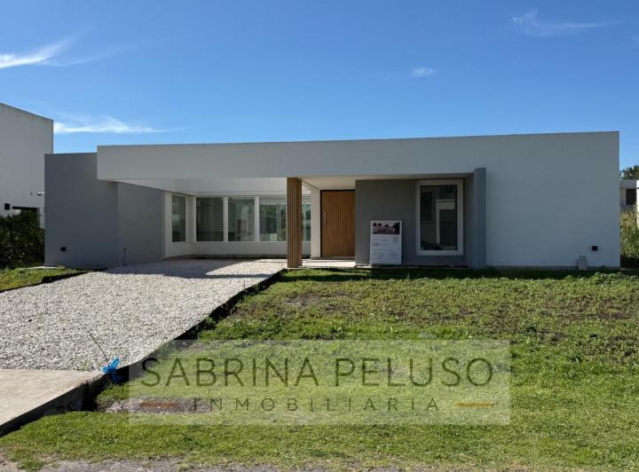 Terreno · 170m² · 4 Ambientes · 2 Cocheras