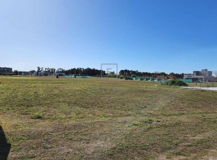 Terreno · 961m²